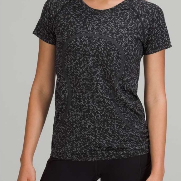 lululemon athletica Tops - Lululemon Swiftly Tech Short Sleeve Shirt 2.0
Distorted Static Black Alpine, EUC